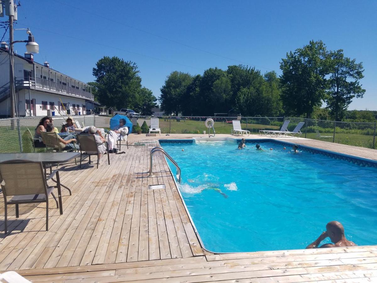 Acadia Sunrise Motel Трентон Экстерьер фото